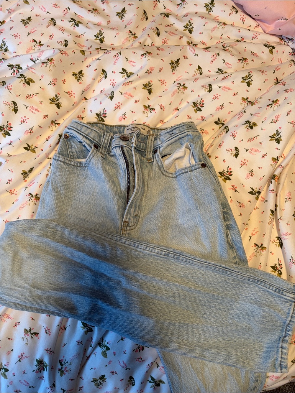 Abercrombie & Fitch Light Blue 90’s straight curvelove HighRise Straight Jeans